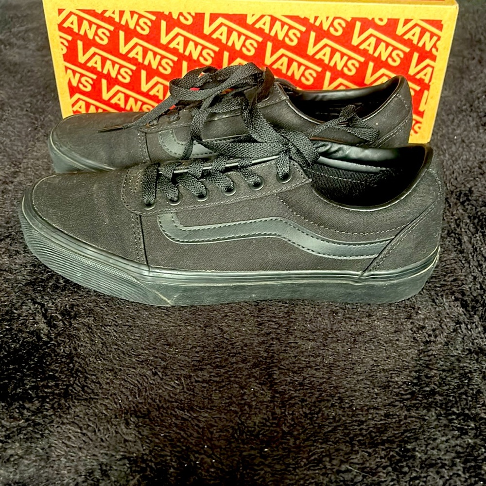 WOMEN’S TENNIS SHOES - Picture 4 of 12